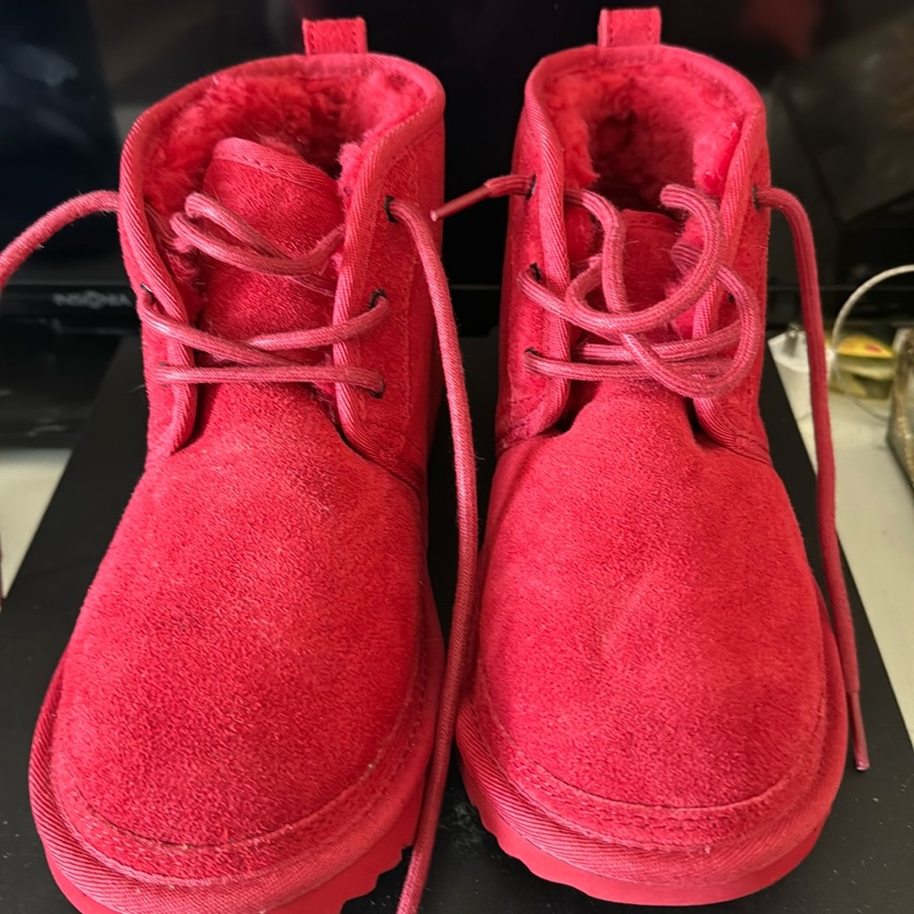 NEVER WORN - RED UGG BOOTIES SIZE 6